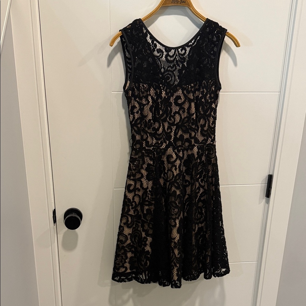 Bellissima Elegant Black Lace Dress size 4